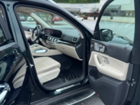 Used 2020 Mercedes-Benz GLS 450 4MATIC image 10