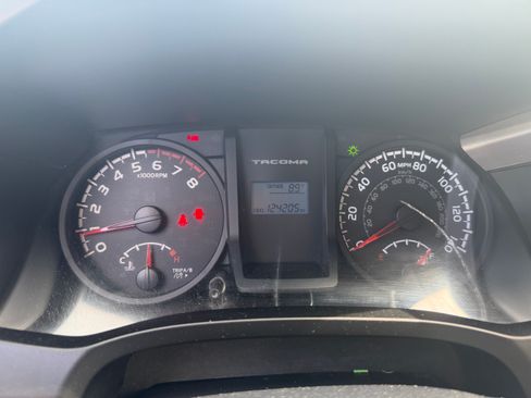 Used 2017 Toyota Tacoma SR w/ SR Convenience Package AWD/4WD image 19