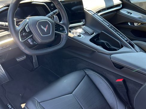 Used 2023 Chevrolet Corvette Stingray Premium Conv w/ Z51 Performance Package RWD image 11