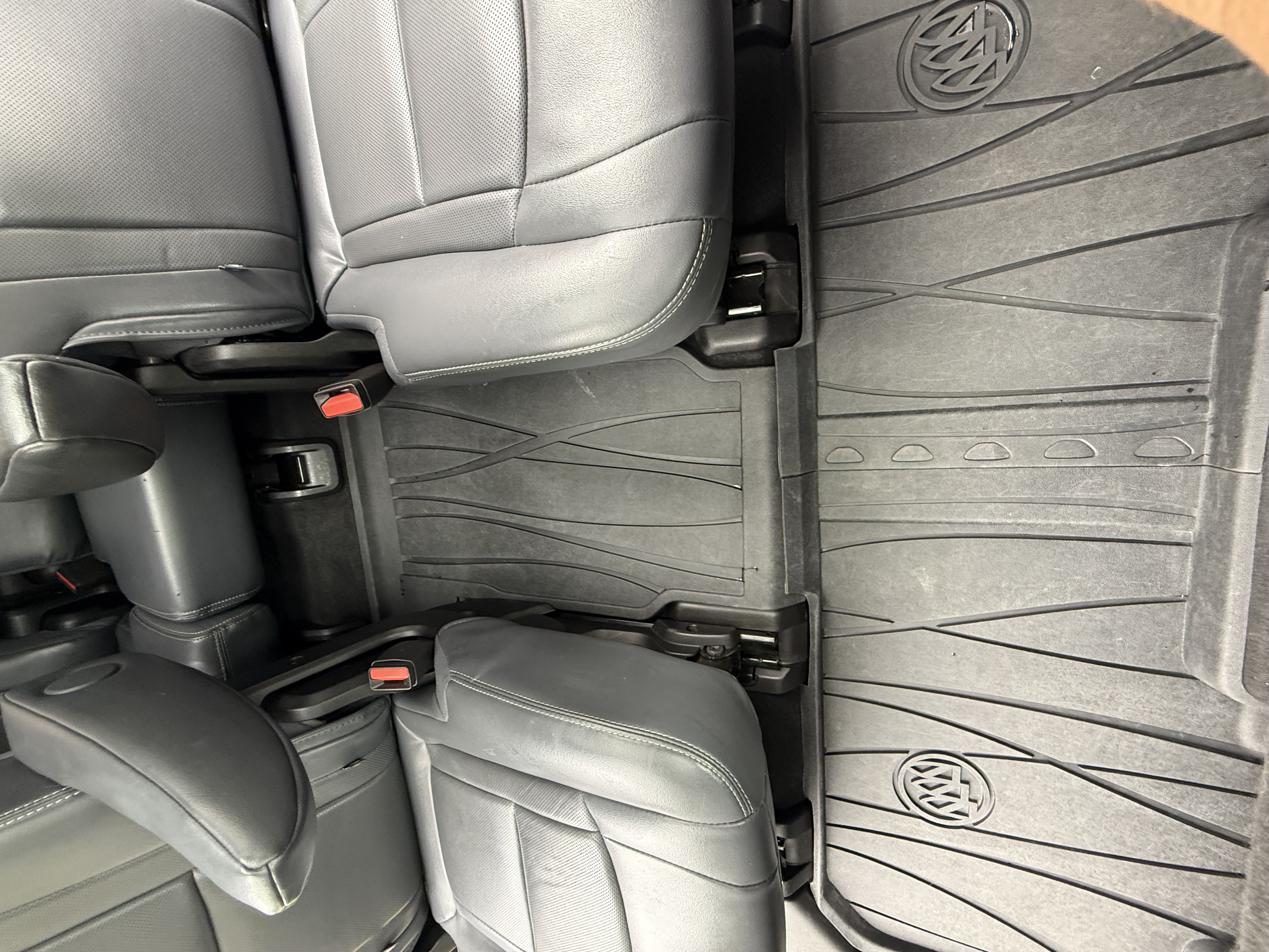 Used 2018 Buick Enclave Essence AWD/4WD image 27