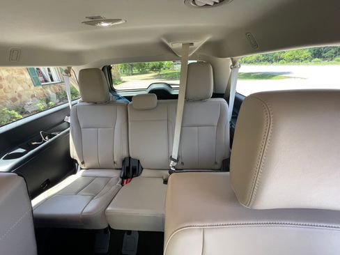 Used 2023 Ford Expedition Max XLT RWD image 2