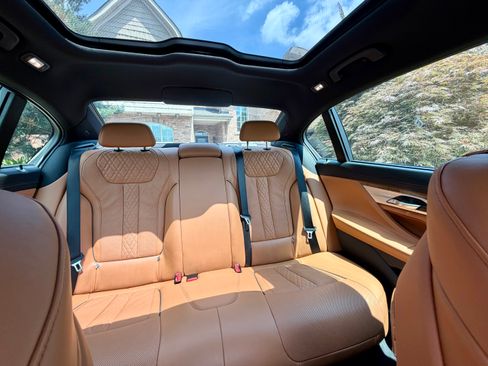 Used 2019 BMW 750i xDrive w/ Executive Package AWD/4WD image 13