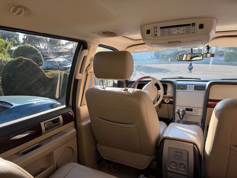 Used 2006 Lincoln Navigator Luxury AWD/4WD image 21