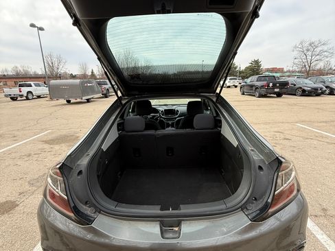 Used 2017 Chevrolet Volt LT w/ Comfort Package image 9