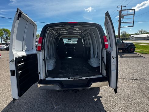 Used 2019 Chevrolet Express 2500 w/ Driver Convenience Package RWD image 9