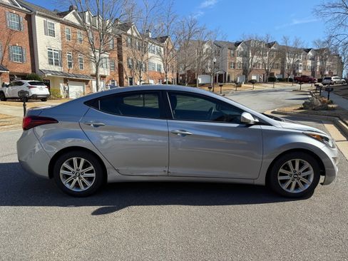 Used 2016 Hyundai Elantra SE w/ Option Group 02 image 6