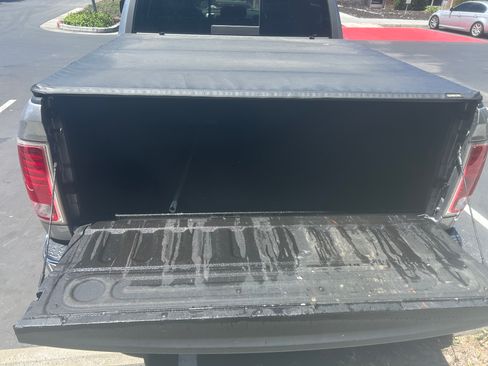 Used 2019 RAM 1500 Laramie AWD/4WD image 5