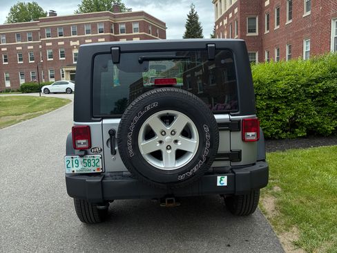Used 2015 Jeep Wrangler Sport w/ Quick Order Package 23S AWD/4WD image 10
