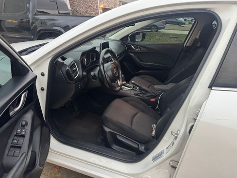 Used 2016 MAZDA MAZDA3 i Touring w/ Popular Equipment Package image 5