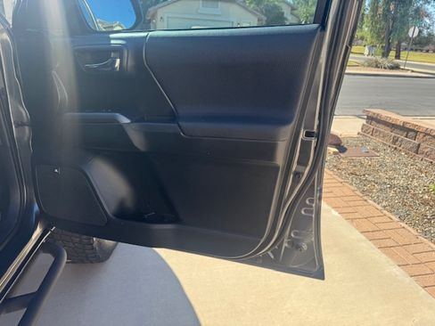 Used 2016 Toyota Tacoma TRD Off-Road image 20