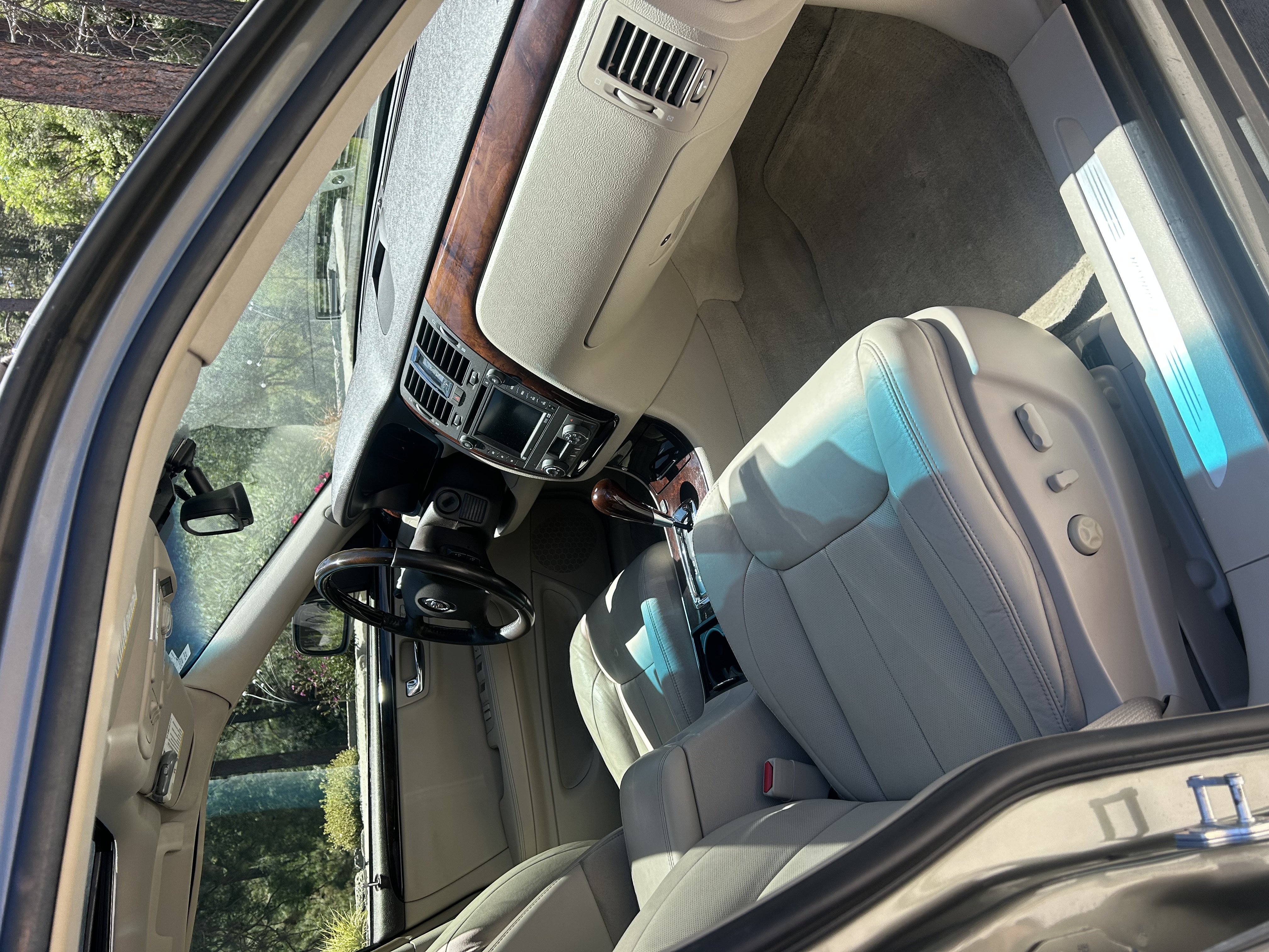 Used 2010 Cadillac DTS Luxury FWD image 19
