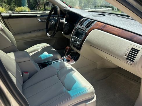 Used 2010 Cadillac DTS Luxury FWD image 19