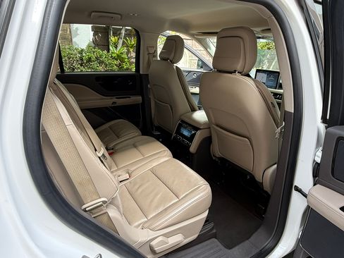 Used 2020 Lincoln Aviator Reserve w/ Elements Package Plus RWD image 14