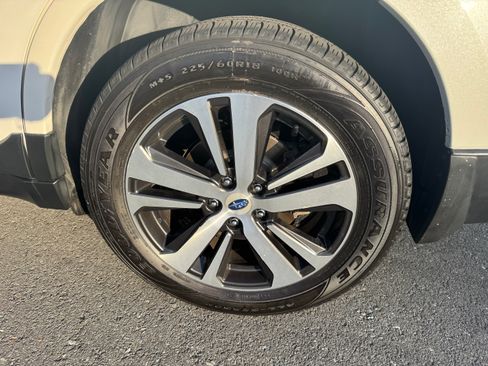 Used 2018 Subaru Outback 3.6R Limited image 16