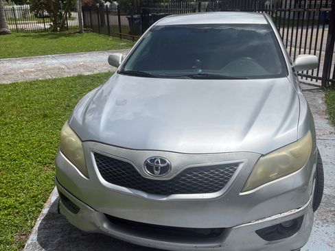 Used 2010 Toyota Camry FWD image 5