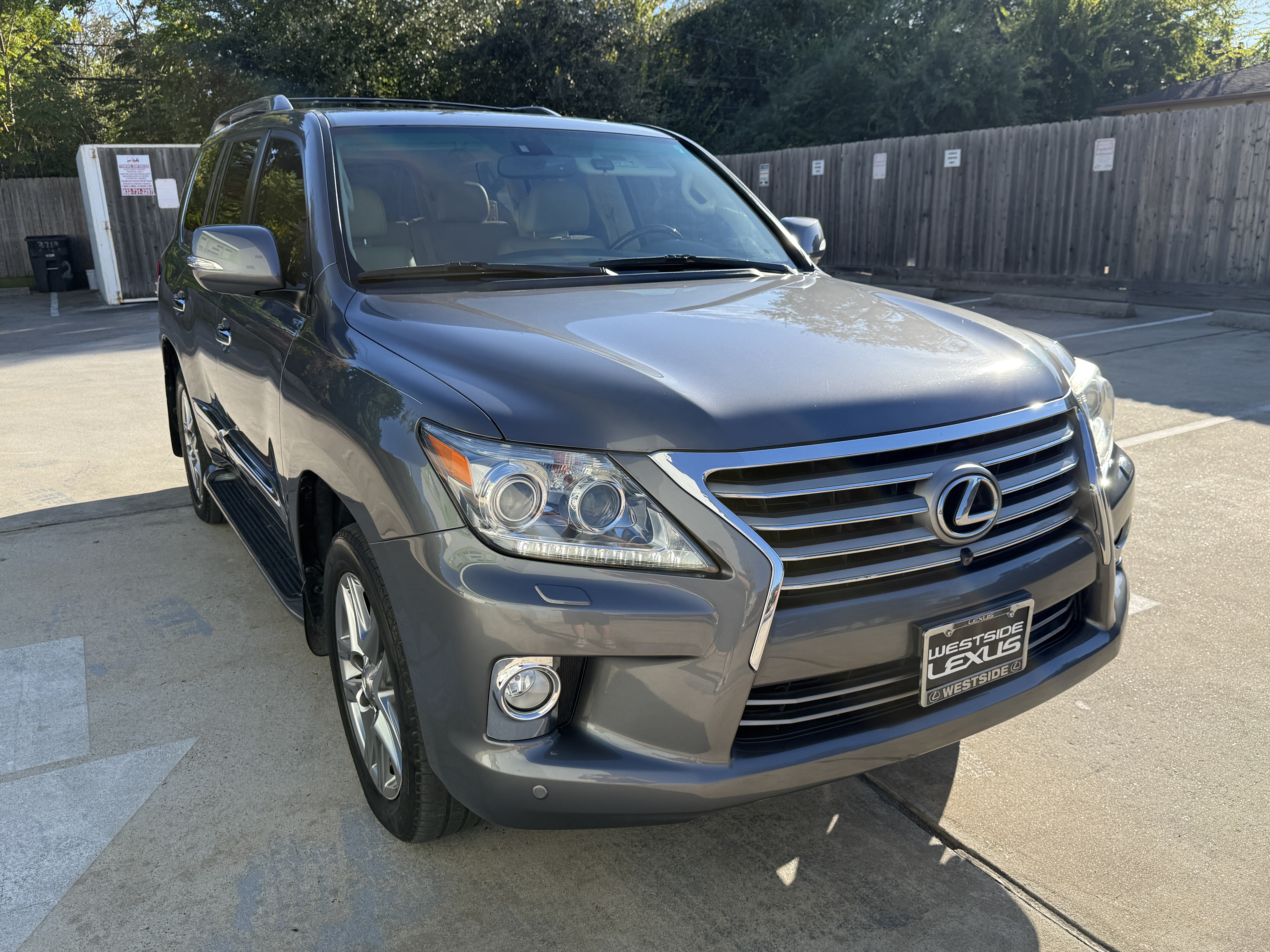 Used 2013 Lexus LX 570 4WD w/ Luxury Pkg image 5