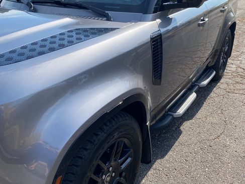 Used 2023 Land Rover Defender 130 X-Dynamic SE image 6