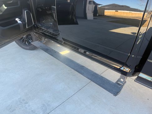 Used 2024 RAM 2500 Laramie w/ Sport Appearance Package image 6