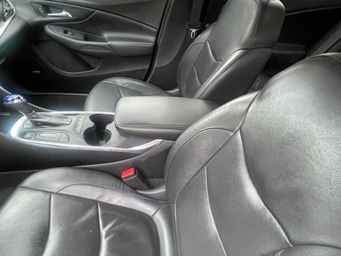Used 2018 Chevrolet Volt Premier w/ Driver Confidence Package FWD image 4