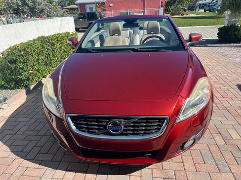 Used 2011 Volvo C70 T5 w/ Convenience Pkg image 1
