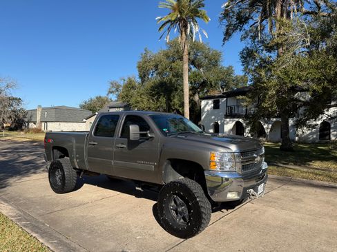 Used 2008 Chevrolet Silverado 2500 LT w/ 2LT Convenience Package image 1