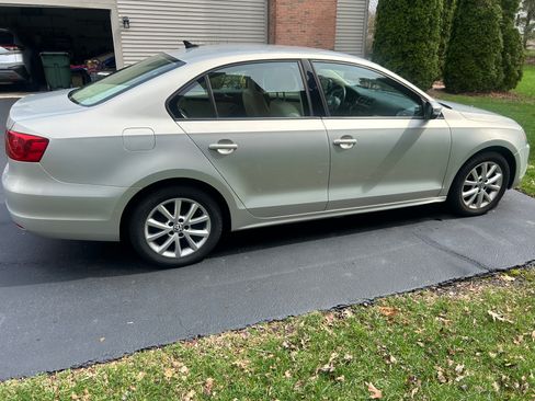Used 2011 Volkswagen Jetta SE image 4