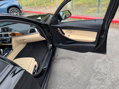 Used 2018 BMW 320i Sedan RWD image 9