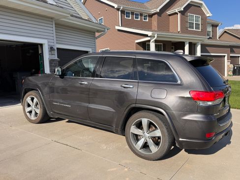Used 2016 Jeep Grand Cherokee Overland AWD/4WD image 4