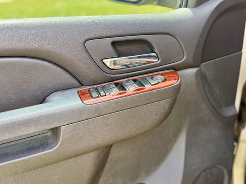 Used 2011 Chevrolet Tahoe LS image 16