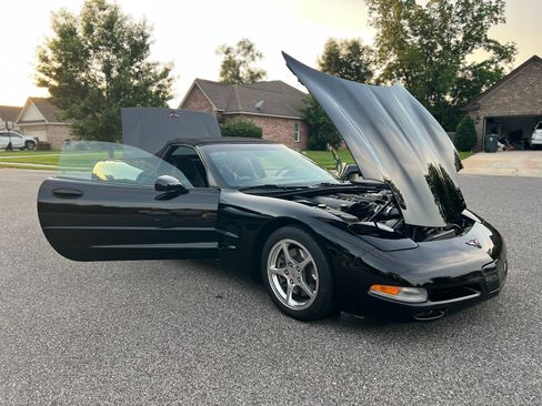 Used 2001 Chevrolet Corvette Convertible w/ Preferred Equipment Group2 RWD image 12