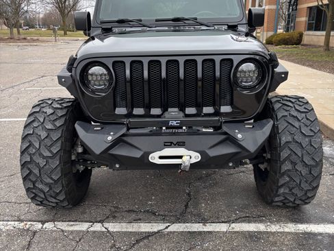 Used 2018 Jeep Wrangler Unlimited Sport image 1