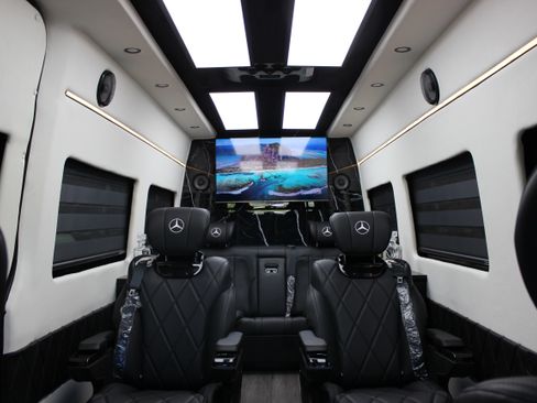 Used 2024 Mercedes-Benz Sprinter 2500 image 13