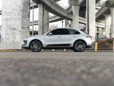 Used 2022 Porsche Macan Sport Edition image 11
