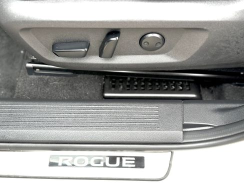 Used 2021 Nissan Rogue Platinum image 24