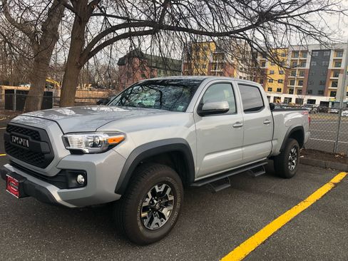 Used 2018 Toyota Tacoma TRD Off-Road w/ TRD Premium Off Road Package image 1