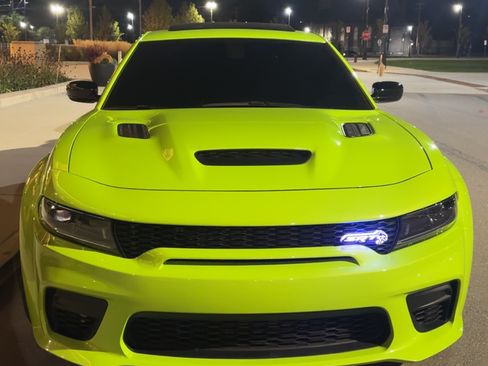 Used 2023 Dodge Charger SRT Hellcat w/ Harman/Kardon Audio Group image 2