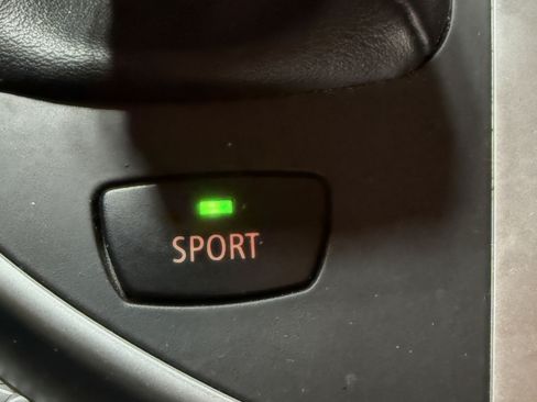 Used 2011 BMW 135i Convertible image 22