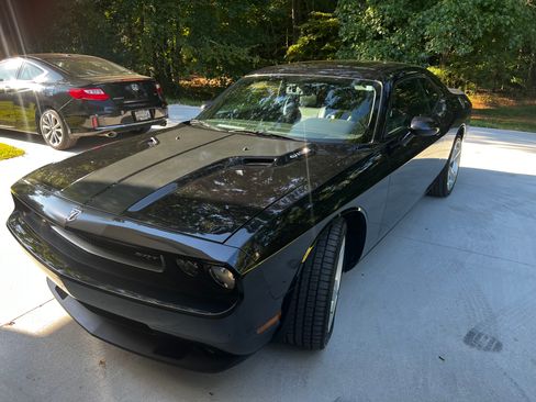 Used 2009 Dodge Challenger SRT8 w/ SRT Option Group II RWD image 14