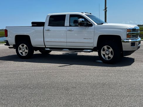 Used 2015 Chevrolet Silverado 2500 LTZ AWD/4WD image 12