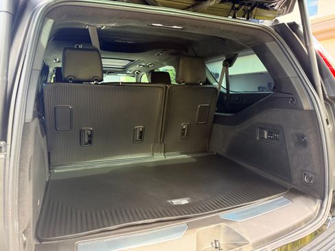 Used 2023 Cadillac Escalade ESV V w/ LPO, ONYX Package AWD/4WD image 12
