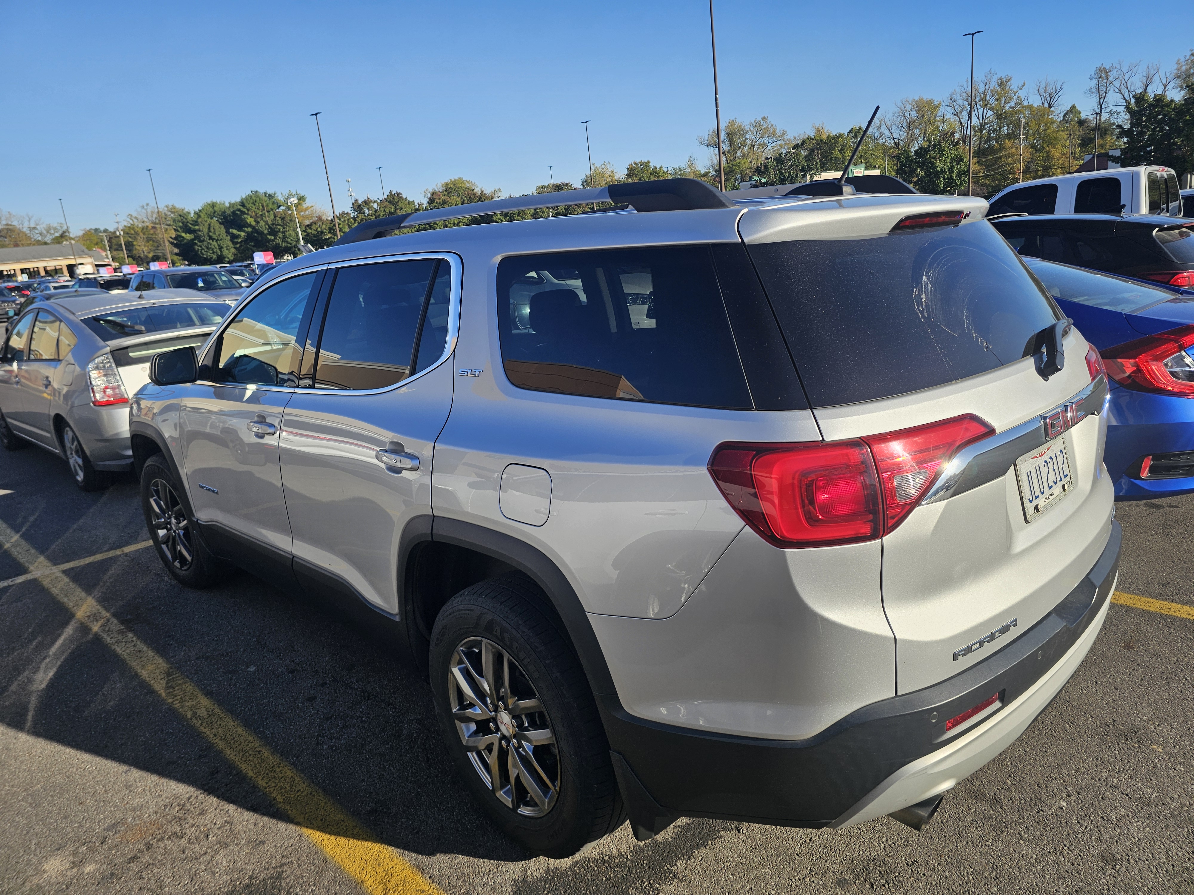 Used 2017 GMC Acadia SLT AWD/4WD image 4