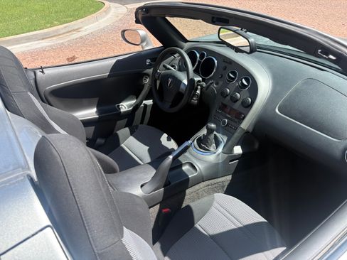 Used 2008 Pontiac Solstice Convertible w/ Preferred Package RWD image 15