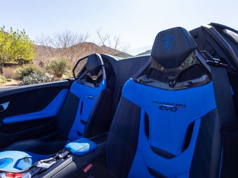 Used 2022 Lamborghini Huracan EVO image 17