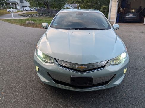 Used 2018 Chevrolet Volt LT w/ Comfort Package image 9