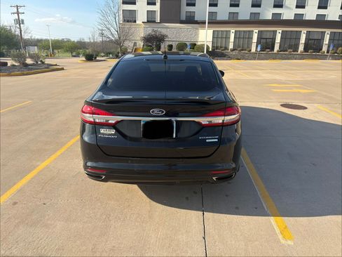 Used 2017 Ford Fusion Titanium image 4