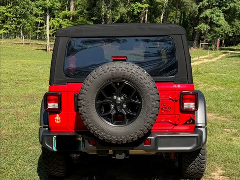 Used 2024 Jeep Wrangler Sport AWD/4WD image 5