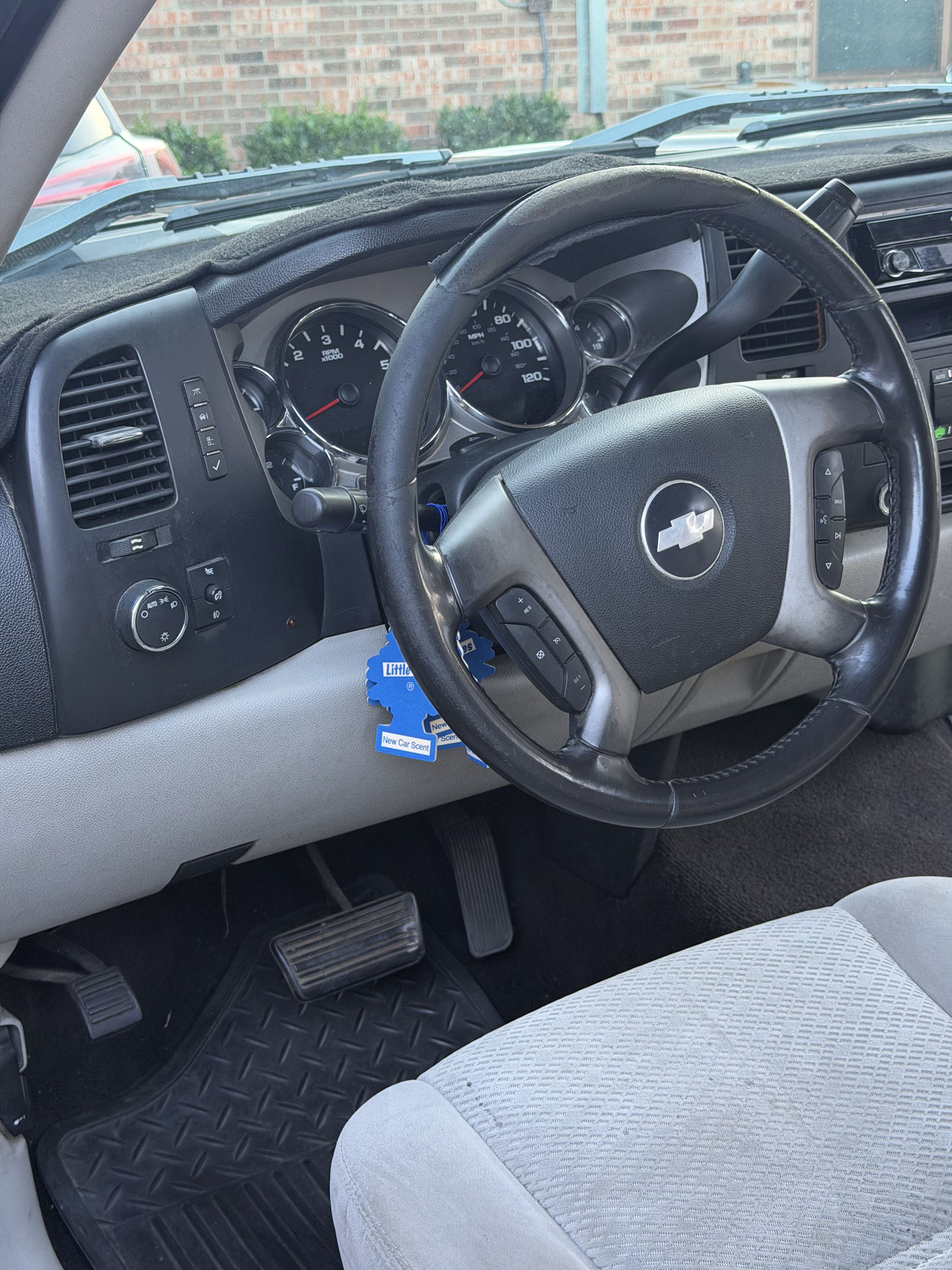 Used 2007 Chevrolet Silverado 1500 LT w/ 1LT Convenience Package RWD image 2