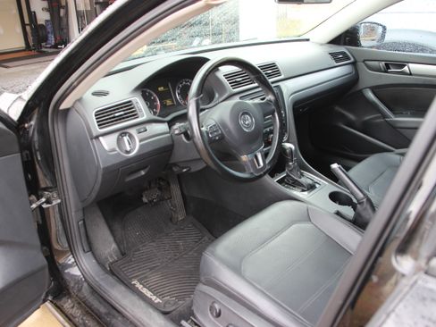 Used 2015 Volkswagen Passat 1.8T Wolfsburg Edition image 18