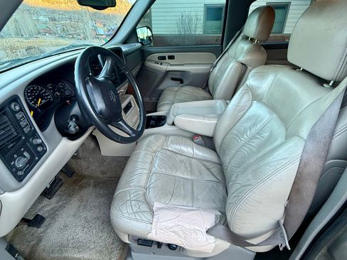 Used 2001 Chevrolet Suburban LT w/ LT Preferred Equipment Group image 10