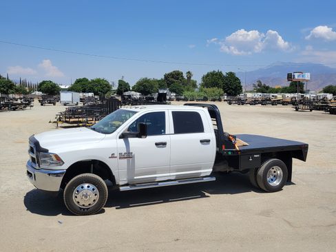 Used 2017 RAM 3500 Tradesman w/ Chrome Appearance Group image 9